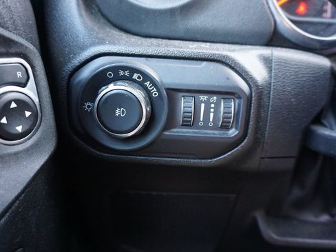 Used 2022 Jeep Wrangler Unlimited Sahara w/ Cold Weather Group AWD/4WD image 4