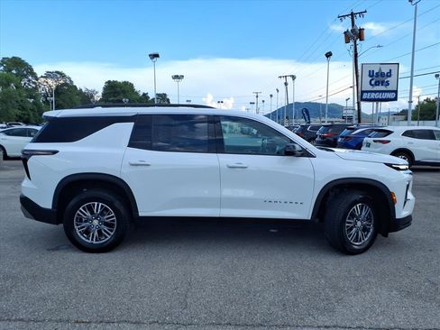 Used 2025 Chevrolet Traverse LT AWD/4WD image 3