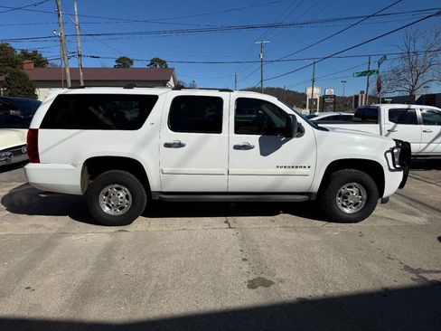 Used 2007 Chevrolet Suburban 2500 LT image 5