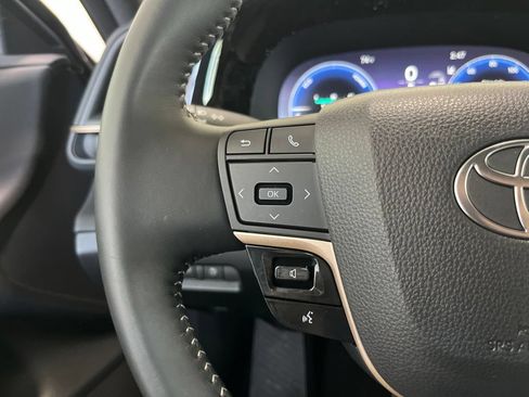 Used 2025 Toyota Crown AWD/4WD image 7