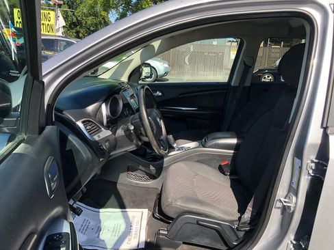 Used 2016 Dodge Journey SE w/ Flexible Seating Group image 3