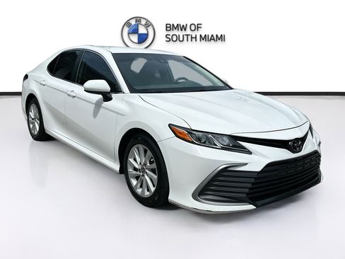Used 2022 Toyota Camry LE image 1