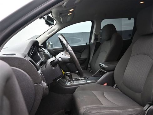 Used 2017 Chevrolet Traverse LT w/ Style and Technology Package image 9