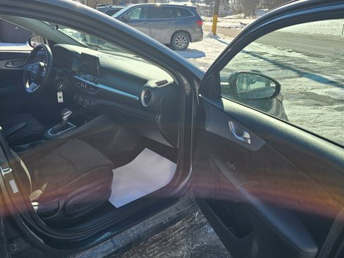 Used 2024 Kia Forte LXS image 7