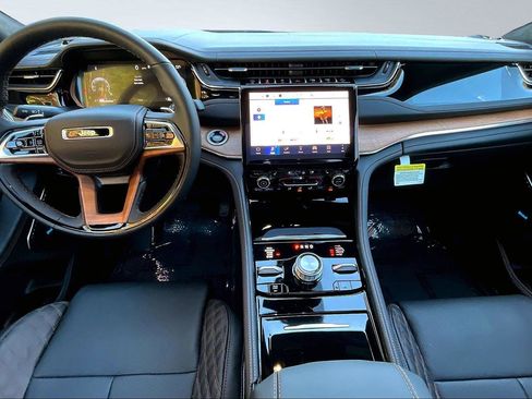 New 2025 Jeep Grand Cherokee Summit image 5