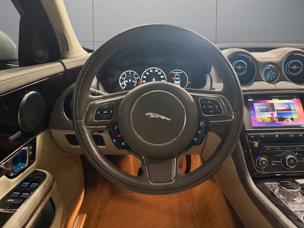 Used 2016 Jaguar XJ R-Sport RWD image 13