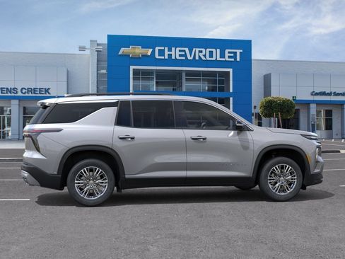 New 2026 Chevrolet Traverse LT w/ Driver Confidence Package FWD image 3