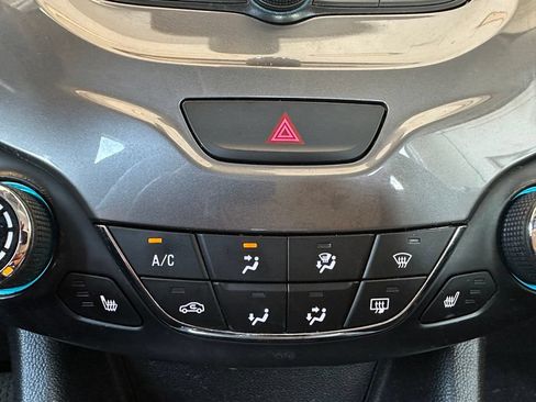 Used 2018 Chevrolet Cruze LT w/ Convenience Package FWD image 6