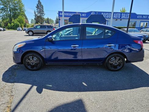 Used 2018 Nissan Versa SV FWD image 2