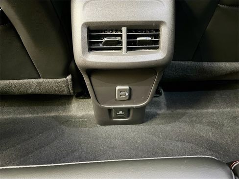 Used 2024 Chevrolet Equinox RS w/ RS Leather Package image 28