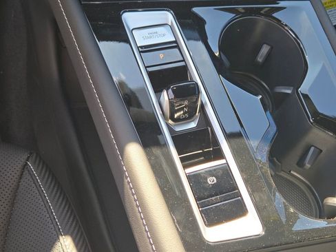 New 2025 Volkswagen Atlas Cross Sport SE FWD image 13