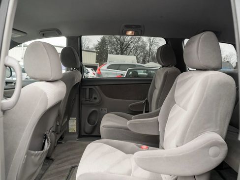 Used 2007 Toyota Sienna LE image 8
