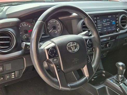 Used 2022 Toyota Tacoma TRD Off-Road image 23