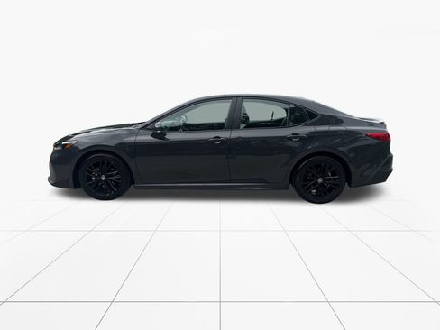 Used 2025 Toyota Camry SE FWD image 4