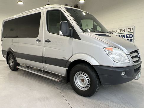 Used 2013 Mercedes-Benz Sprinter 2500 image 2