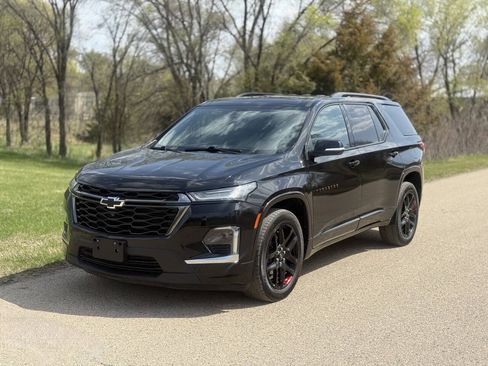 Used 2023 Chevrolet Traverse Premier w/ Redline Edition AWD/4WD image 2