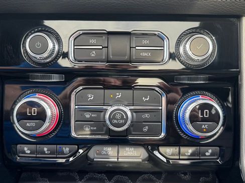 Used 2024 GMC Yukon Denali w/ Denali Reserve Package image 32