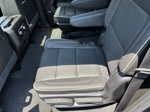 Used 2021 GMC Yukon SLT w/ SLT Premium Package AWD/4WD image 24