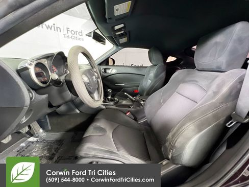 Used 2017 Nissan 370Z Coupe RWD image 21