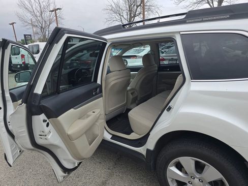 Used 2011 Subaru Outback 2.5i Premium w/ All-Weather Pkg image 14