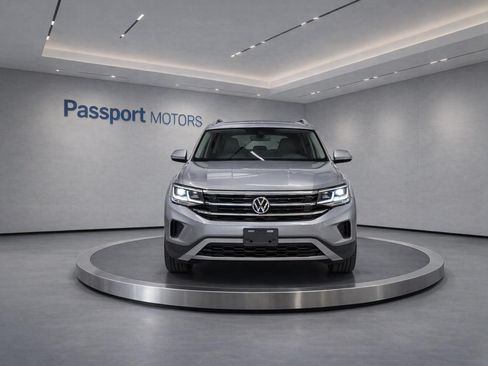 Used 2025 Volkswagen Atlas SE FWD image 2