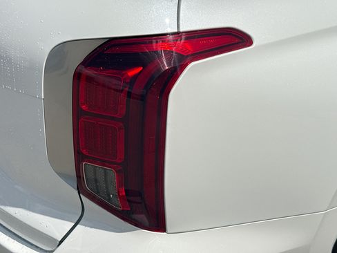 Used 2025 Hyundai Palisade SEL FWD image 25