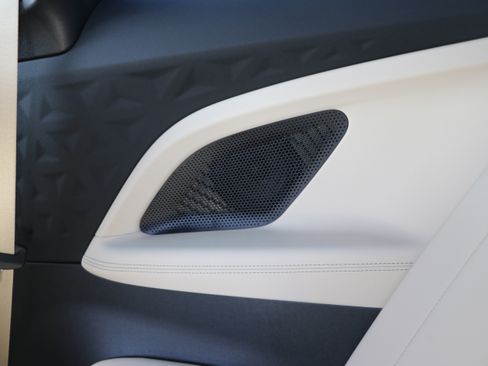 Used 2025 BMW 230i Coupe w/ Convenience Package image 33