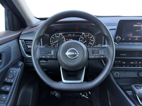 Used 2023 Nissan Rogue SV image 12