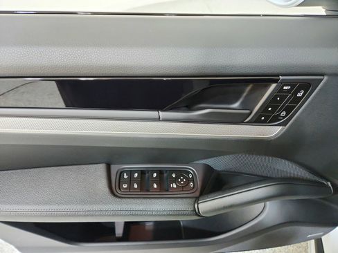 Used 2024 Porsche Cayenne S image 12