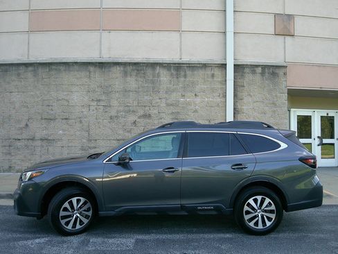 Used 2022 Subaru Outback Premium AWD/4WD image 8