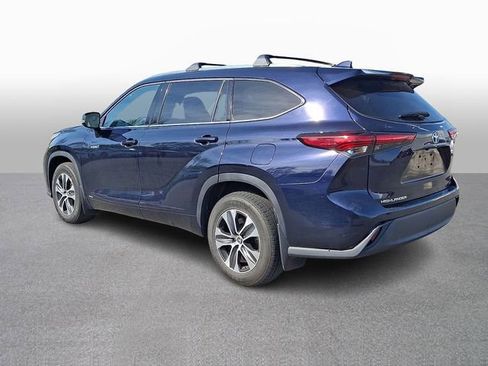 Used 2021 Toyota Highlander XLE image 6