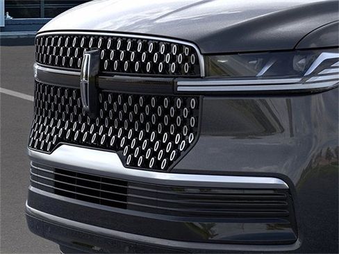 New 2025 Lincoln Navigator L Reserve AWD/4WD image 17