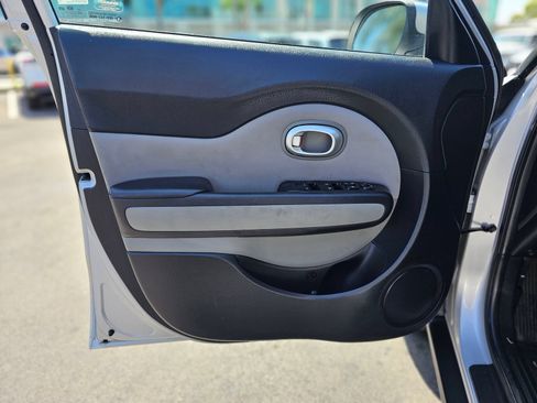 Used 2015 Kia Soul + FWD image 19
