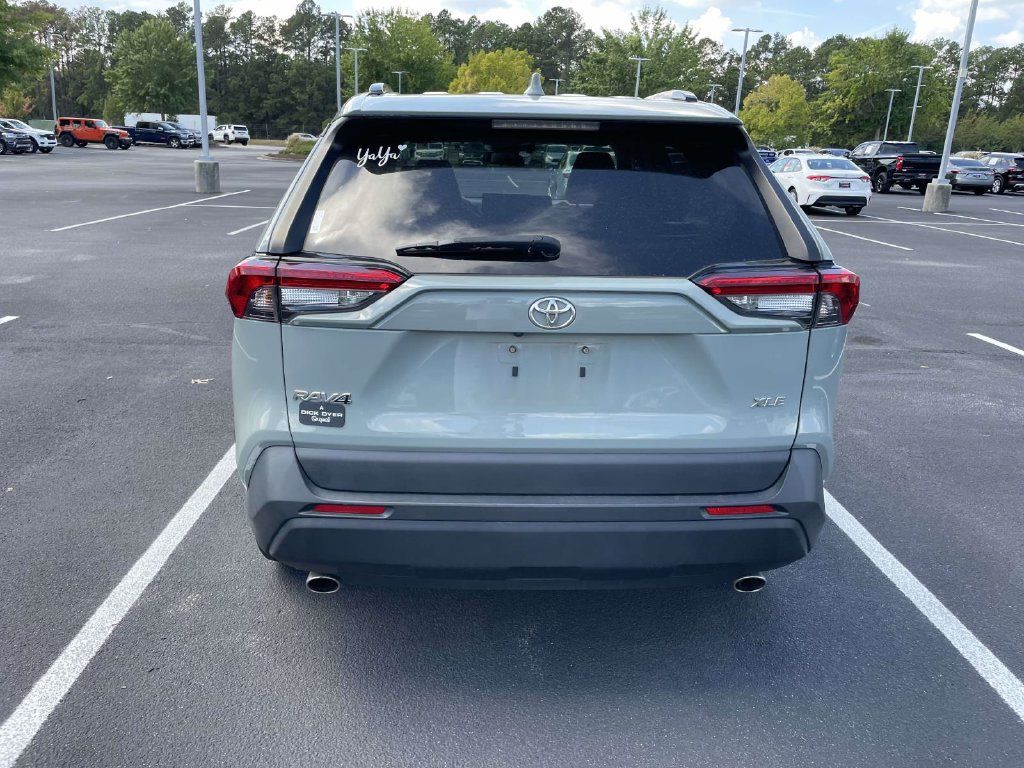 Used 2019 Toyota RAV4 XLE Premium w/ Cold Weather Package FWD image 6