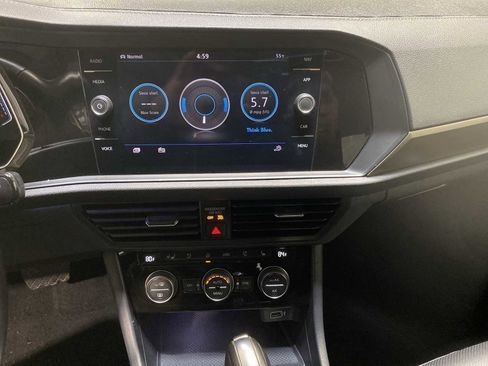 Used 2019 Volkswagen Jetta SEL Premium image 16