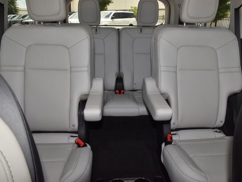 New 2026 Lincoln Aviator AWD image 21