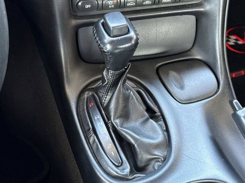 Used 2004 Chevrolet Corvette Coupe w/ Preferred Equipment Group RWD image 27