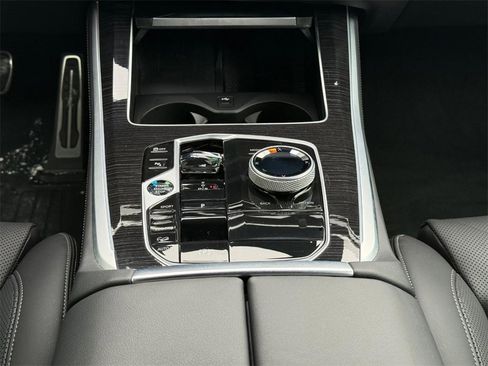 Used 2025 BMW X5 M60i w/ Executive Package image 12