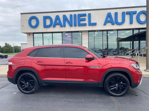 Used 2022 Volkswagen Atlas Cross Sport SE AWD/4WD image 2