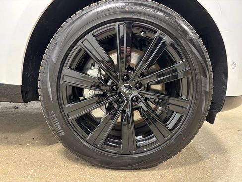 New 2025 Land Rover Range Rover Long Wheelbase SE image 11