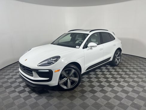 Certified 2024 Porsche Macan AWD/4WD image 1