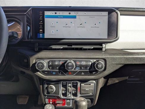 Used 2024 Jeep Wrangler Willys image 12