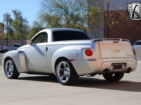 Used 2005 Chevrolet SSR w/ Preferred Equipment Group image 21