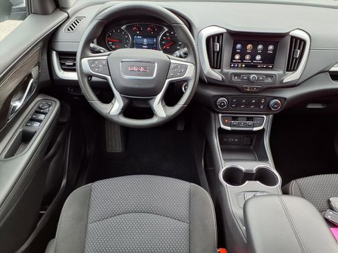 Used 2024 GMC Terrain SLE image 2