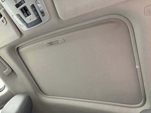 Used 2024 Toyota Sienna Limited AWD/4WD image 19