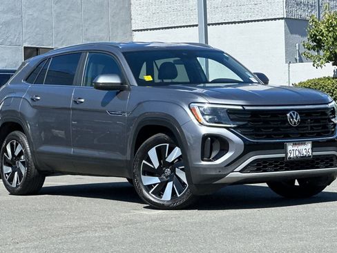 Used 2024 Volkswagen Atlas Cross Sport SE AWD/4WD image 2