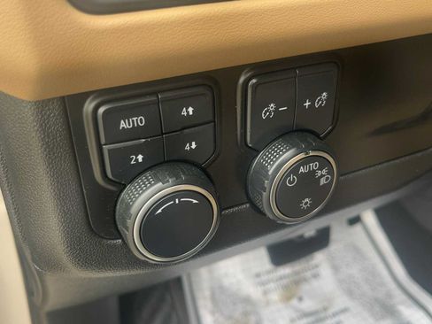 Used 2021 Chevrolet Tahoe Premier AWD/4WD image 16