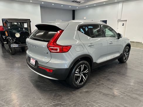 Used 2025 Volvo XC40 B5 Core image 4