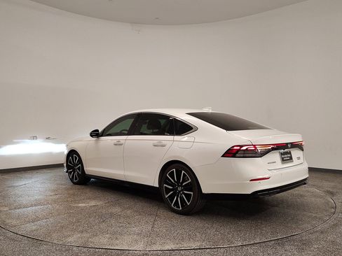 Used 2024 Honda Accord Touring image 3