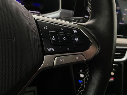 Used 2025 Volkswagen Taos SE image 16